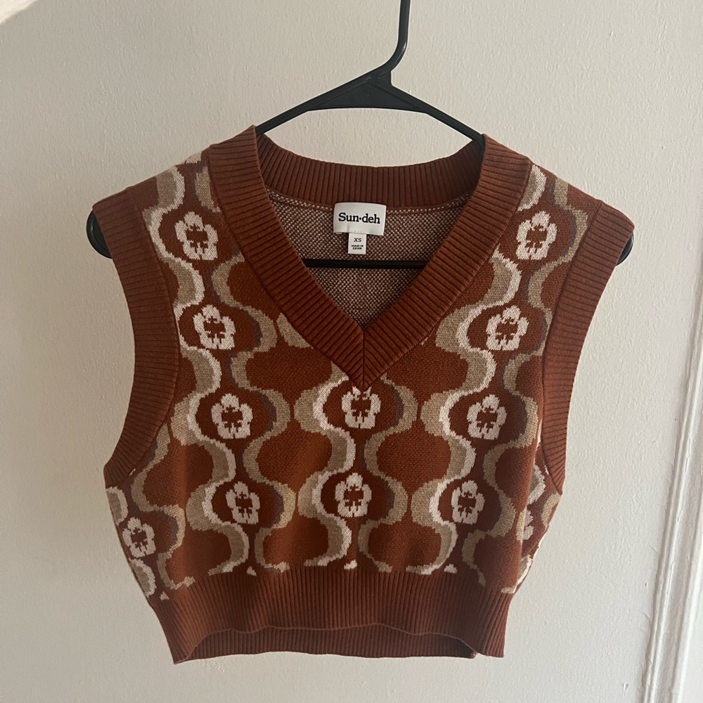 Aritzia knit sweater vest cropped top